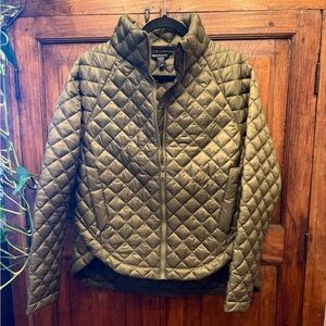 Athleta Whisper Featherless Puffer Jacket in Olive